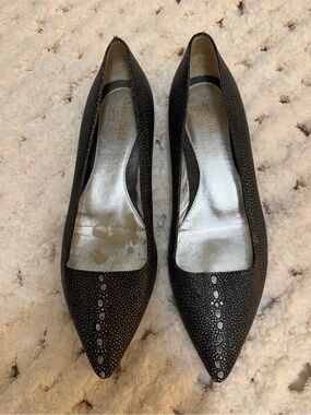 Manfield Pointed Toe Black Textured Flats with Stud Accent on the Vamp Sz 38